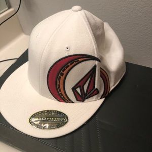 MEN’S VOLCOM FITTED HAT